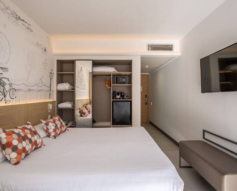 Habitación premiere plus Hotel Cap Negret Altea, Alicante