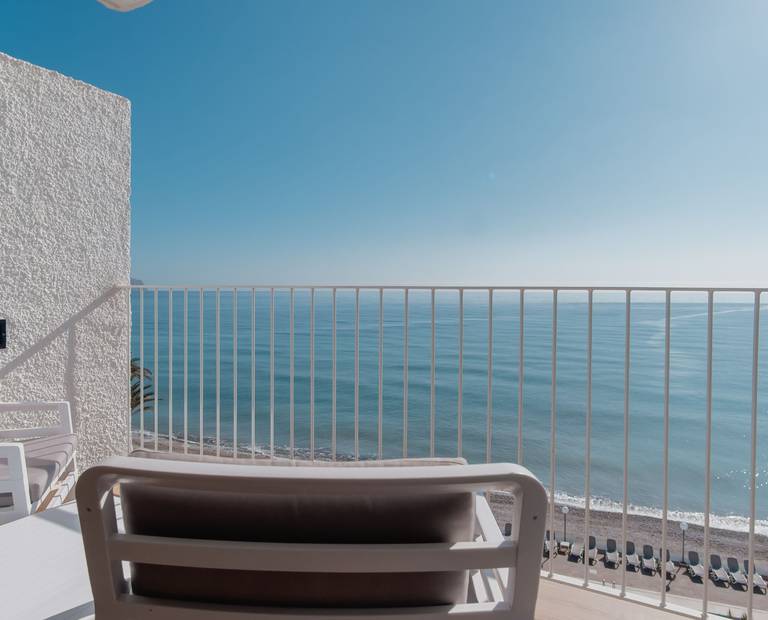Habitación deluxe vista frontal al mar Hotel Cap Negret Altea, Alicante