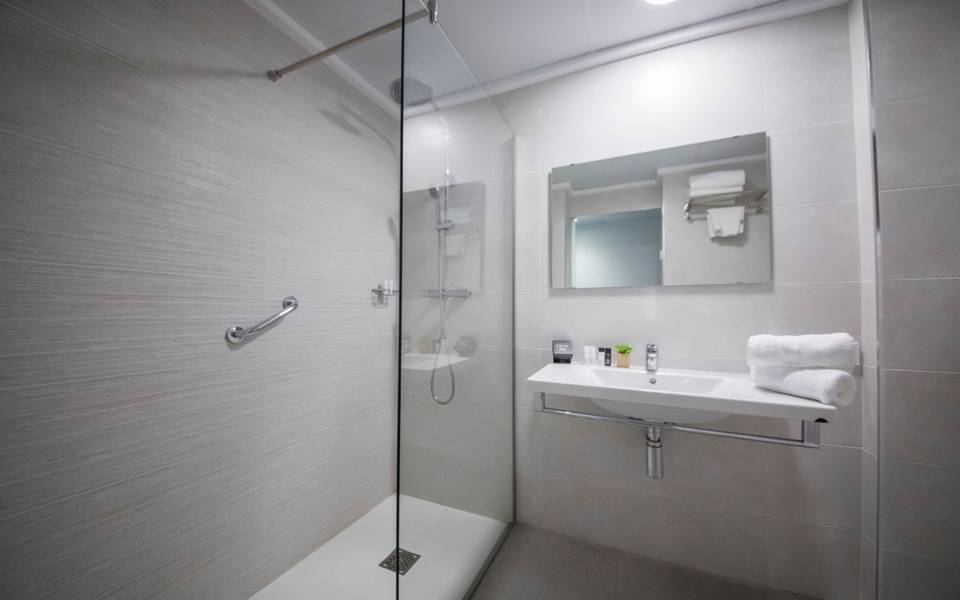 HabitaciÓn premiere plus hotel cap negret altea, alicante HabitaciÓn premiere plus hotel cap negret altea, alicante